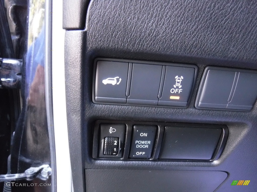 2017 Nissan Armada SL 4x4 Controls Photo #139293207