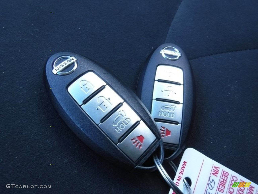 2017 Nissan Armada SL 4x4 Keys Photos