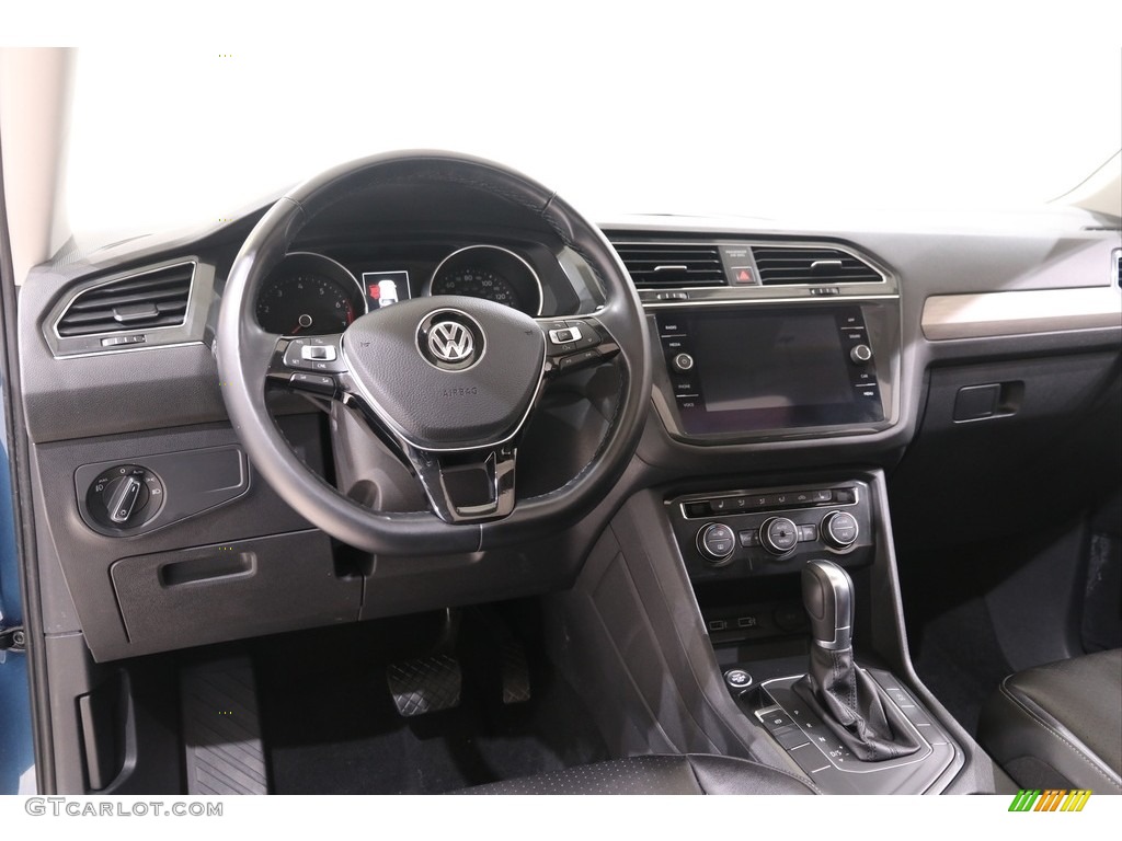 2018 Volkswagen Tiguan SE Titan Black Dashboard Photo #139299967