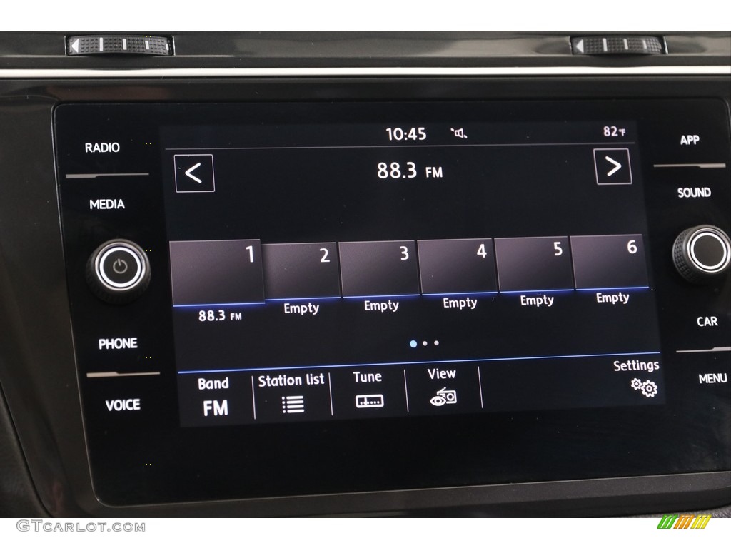 2018 Volkswagen Tiguan SE Audio System Photos