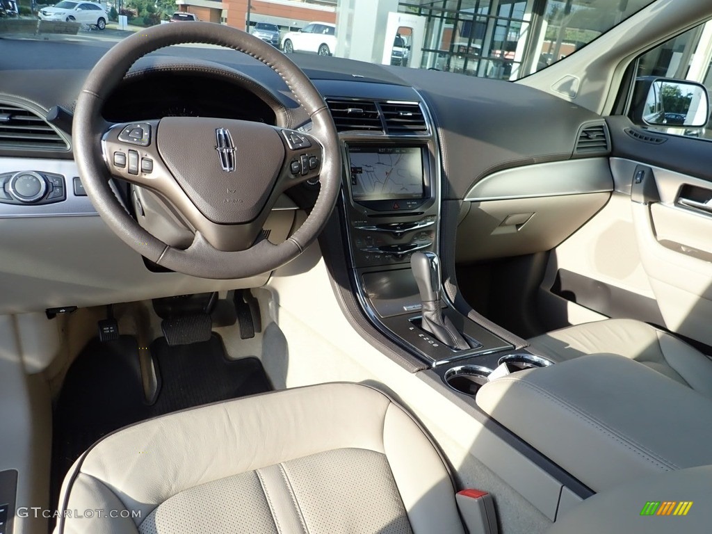 Medium Light Stone Interior 2014 Lincoln MKX AWD Photo #139302772