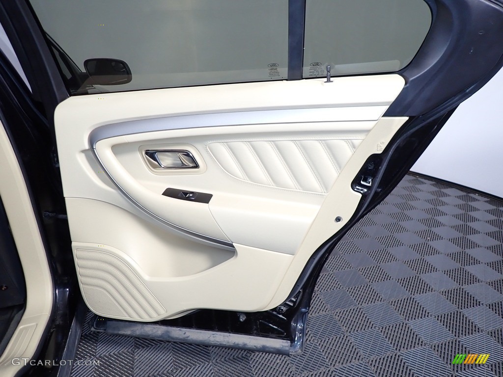 2016 Ford Taurus SE Dune Door Panel Photo #139304830