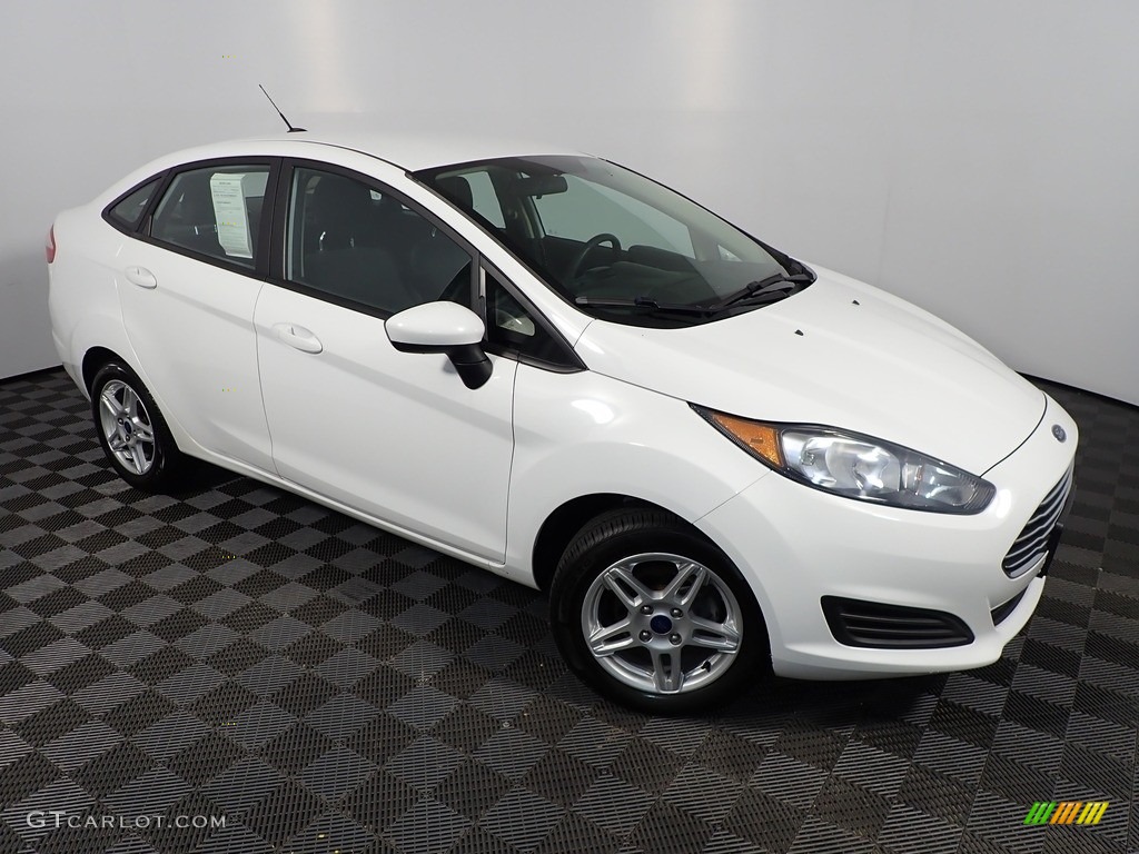 Oxford White 2017 Ford Fiesta SE Sedan Exterior Photo #139305085