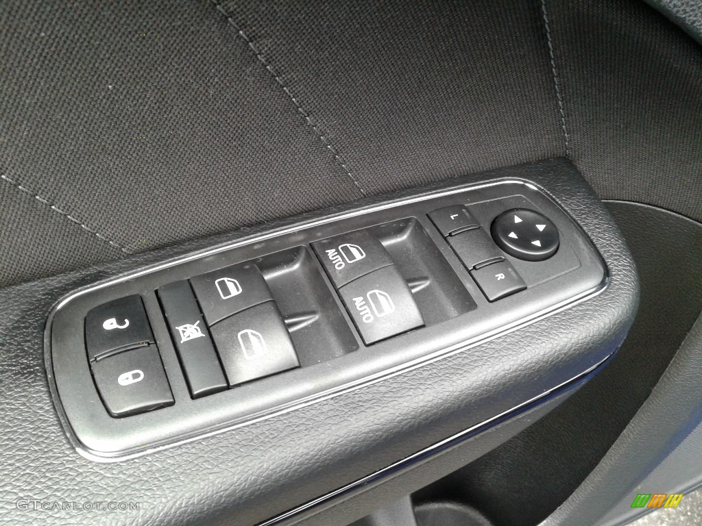 2020 Dodge Charger SXT Controls Photos