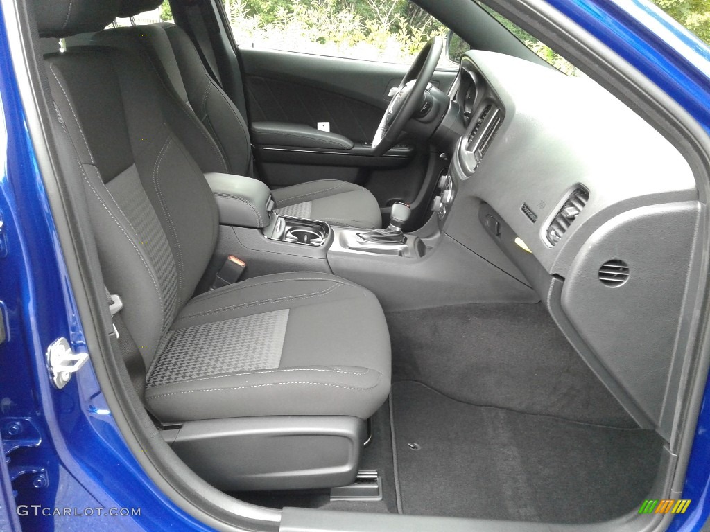 2020 Dodge Charger SXT Front Seat Photos