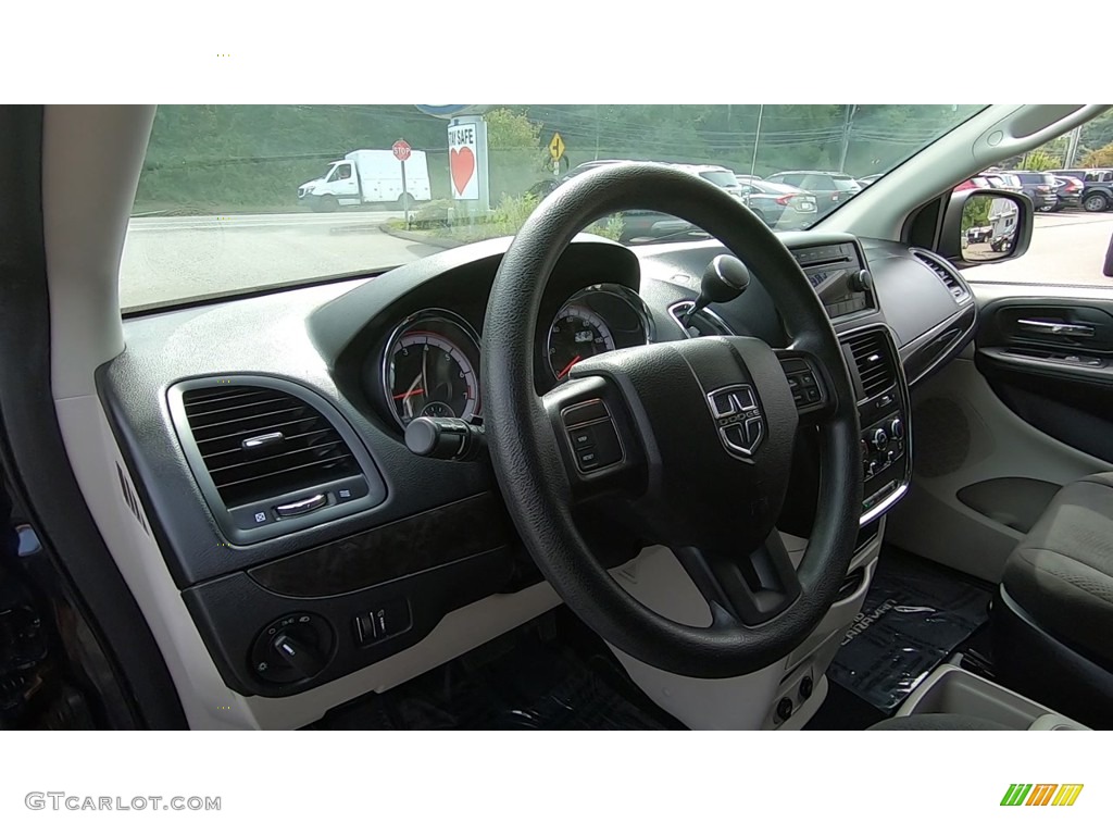 2012 Grand Caravan SE - True Blue Pearl / Black/Light Graystone photo #10