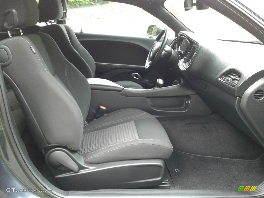 2018 Challenger SXT - Maximum Steel Metallic / Black photo #16