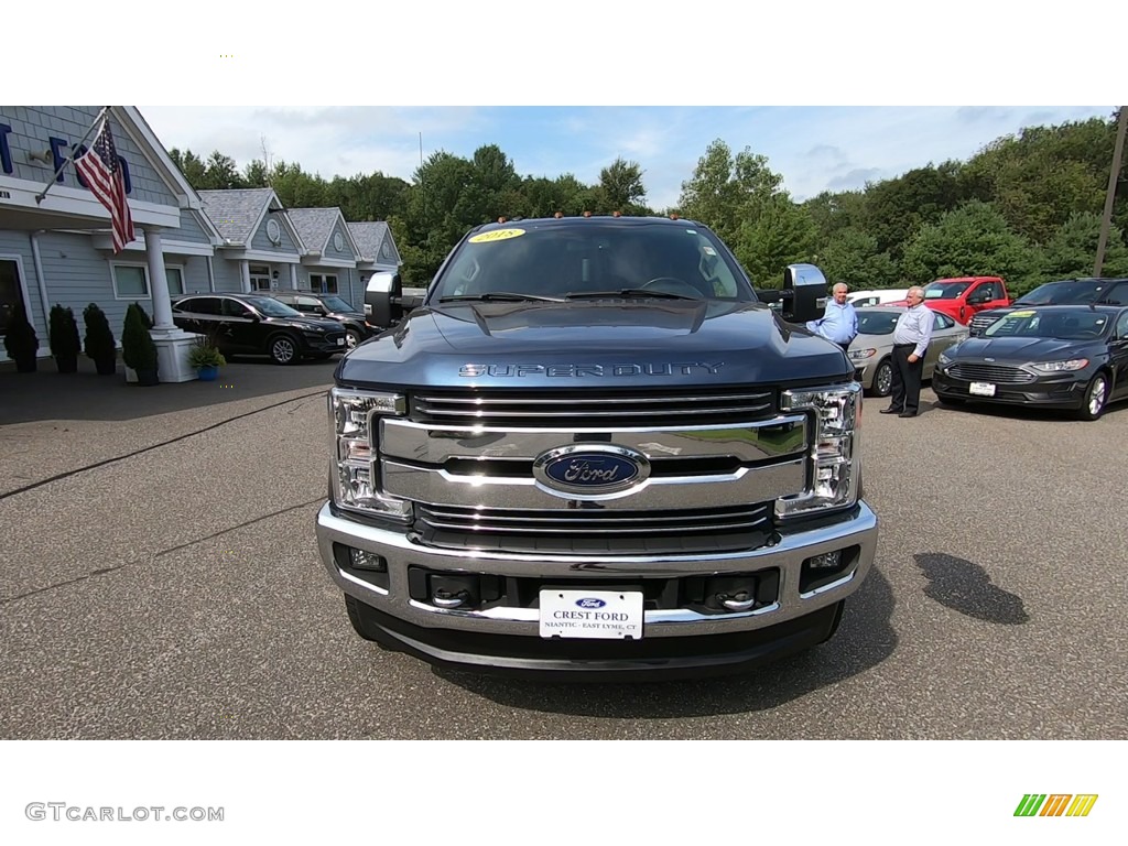 2018 F350 Super Duty Lariat SuperCab 4x4 - Blue Jeans / Black photo #2