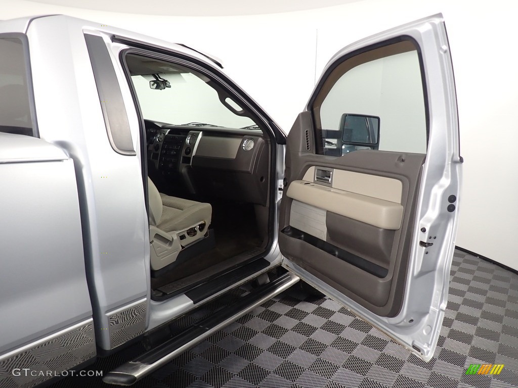 2010 Ford F150 XLT Regular Cab 4x4 Door Panel Photos