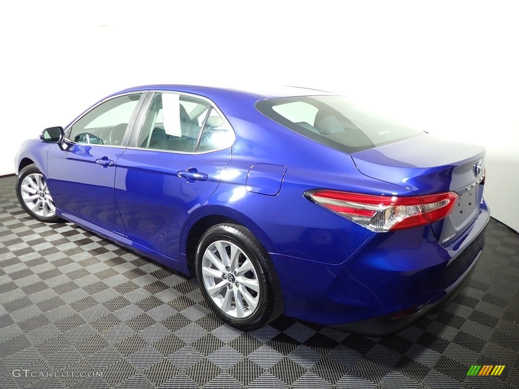 2018 Camry LE - Blue Crush Metallic / Black photo #9