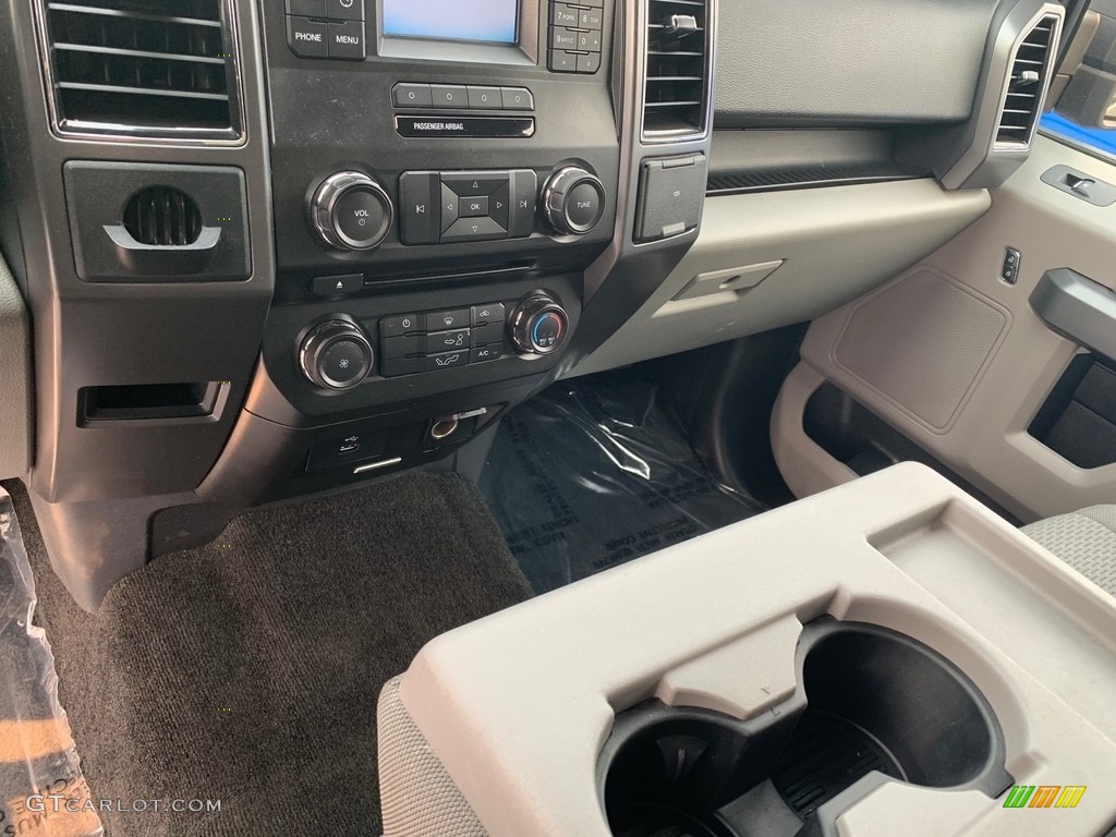 2017 F150 XLT SuperCrew - Ingot Silver / Earth Gray photo #8