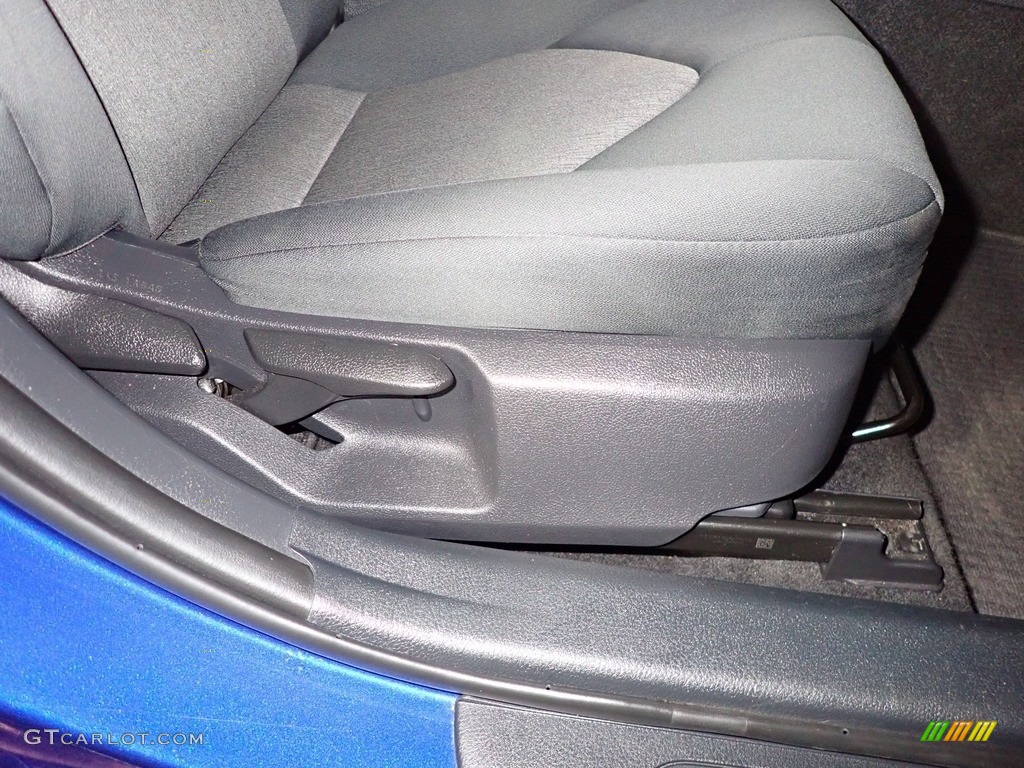 2018 Camry LE - Blue Crush Metallic / Black photo #25