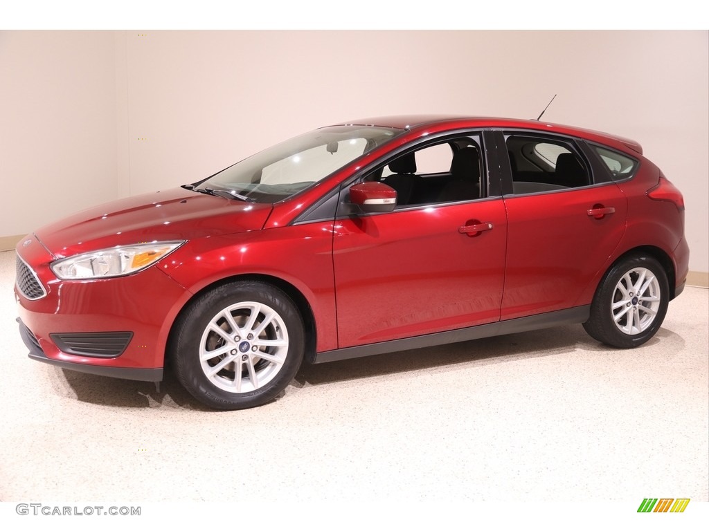 2017 Focus SE Hatch - Ruby Red / Charcoal Black photo #3