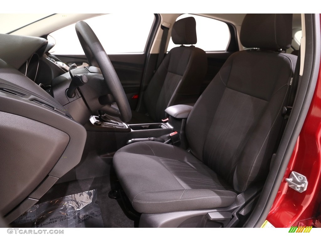 2017 Focus SE Hatch - Ruby Red / Charcoal Black photo #5