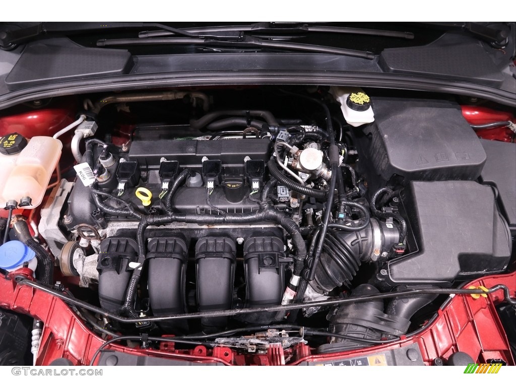 2017 Focus SE Hatch - Ruby Red / Charcoal Black photo #17
