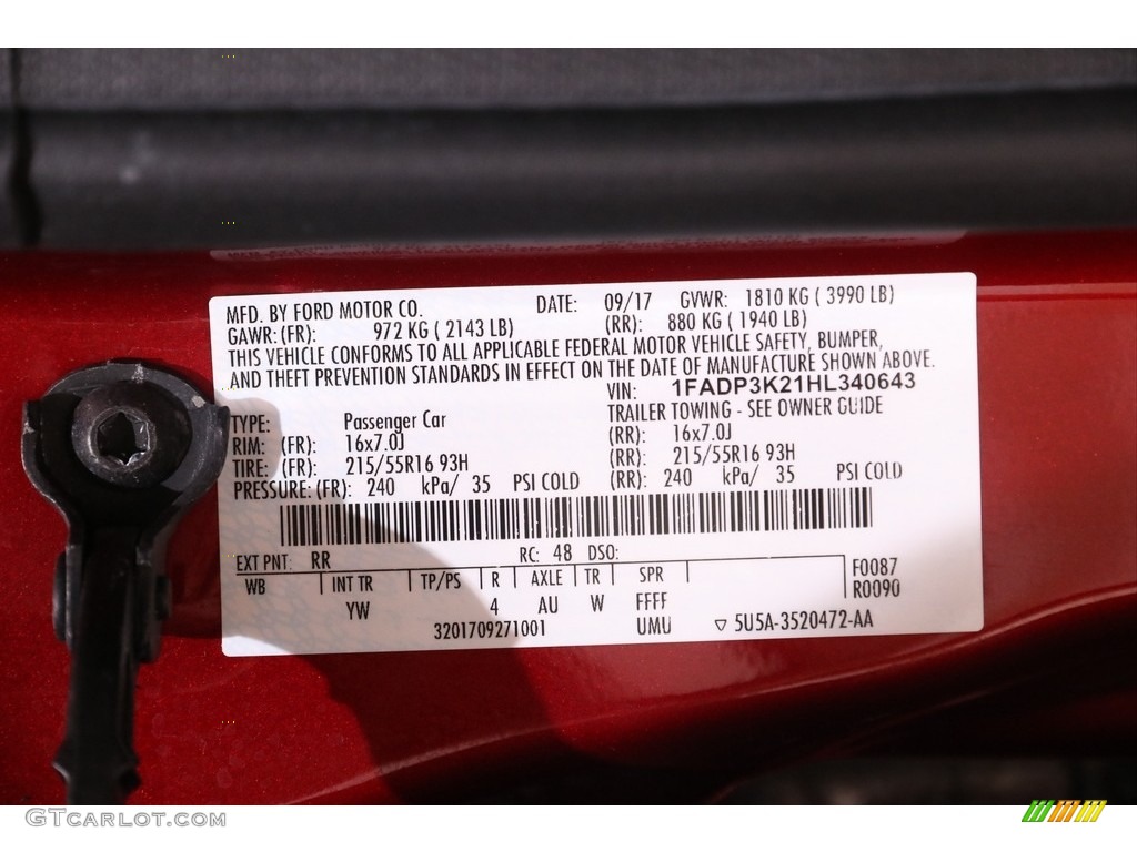 2017 Focus SE Hatch - Ruby Red / Charcoal Black photo #18