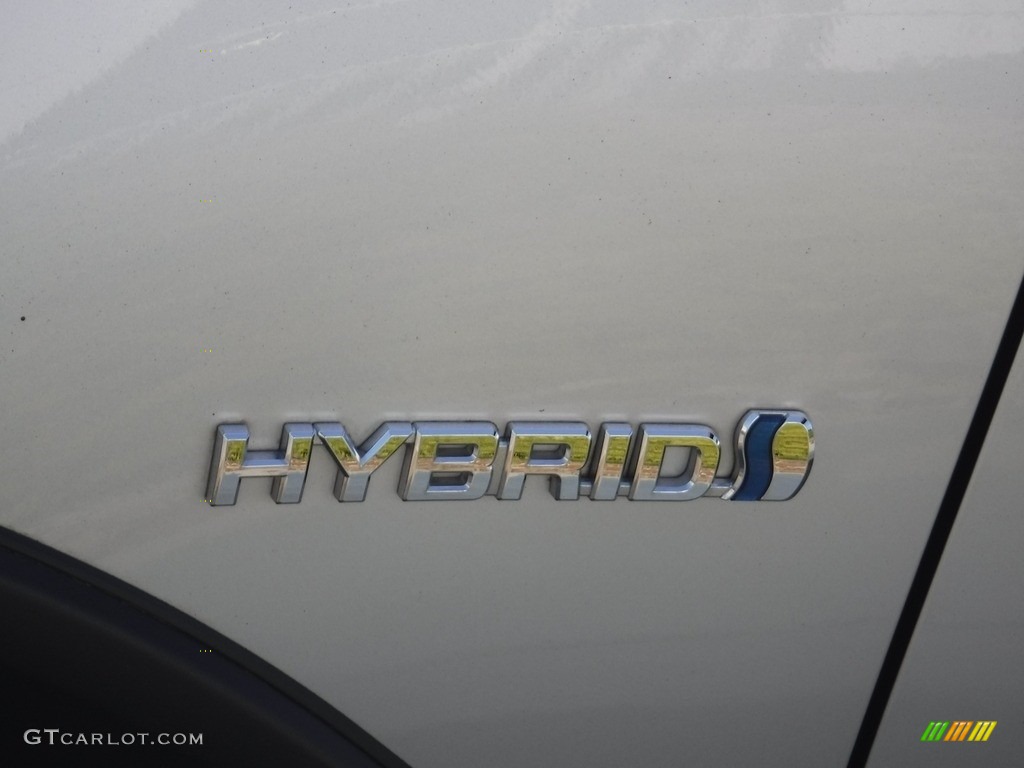 2018 Prius c Three - Classic Silver Metallic / Light Blue Gray photo #7