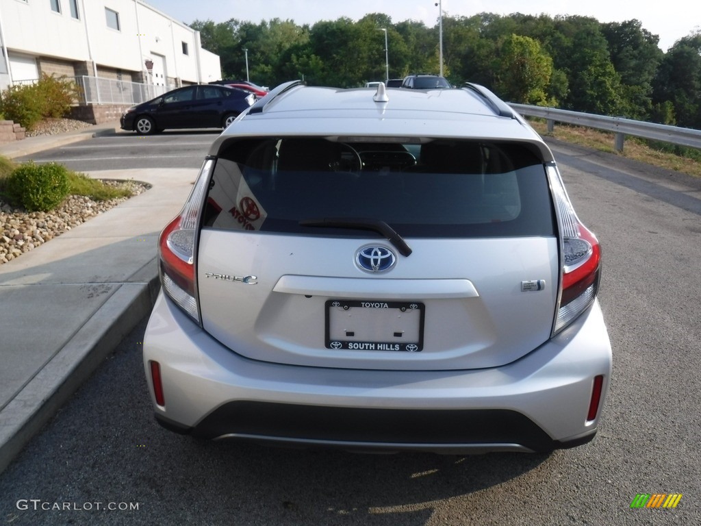 2018 Prius c Three - Classic Silver Metallic / Light Blue Gray photo #9