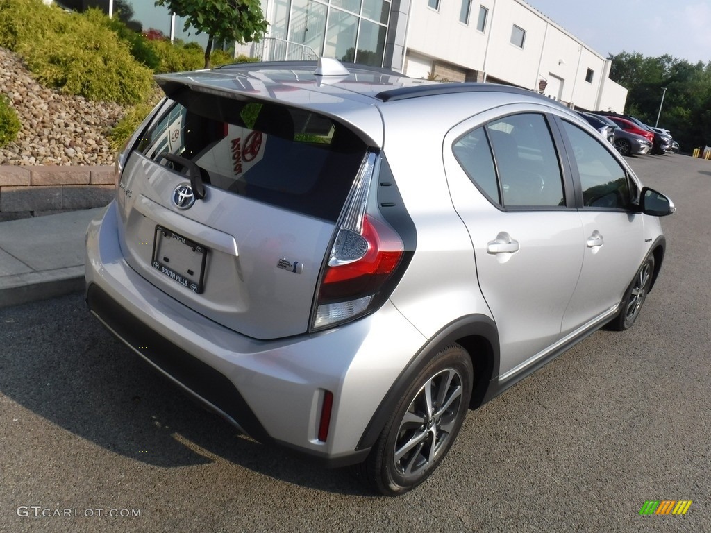 2018 Prius c Three - Classic Silver Metallic / Light Blue Gray photo #10