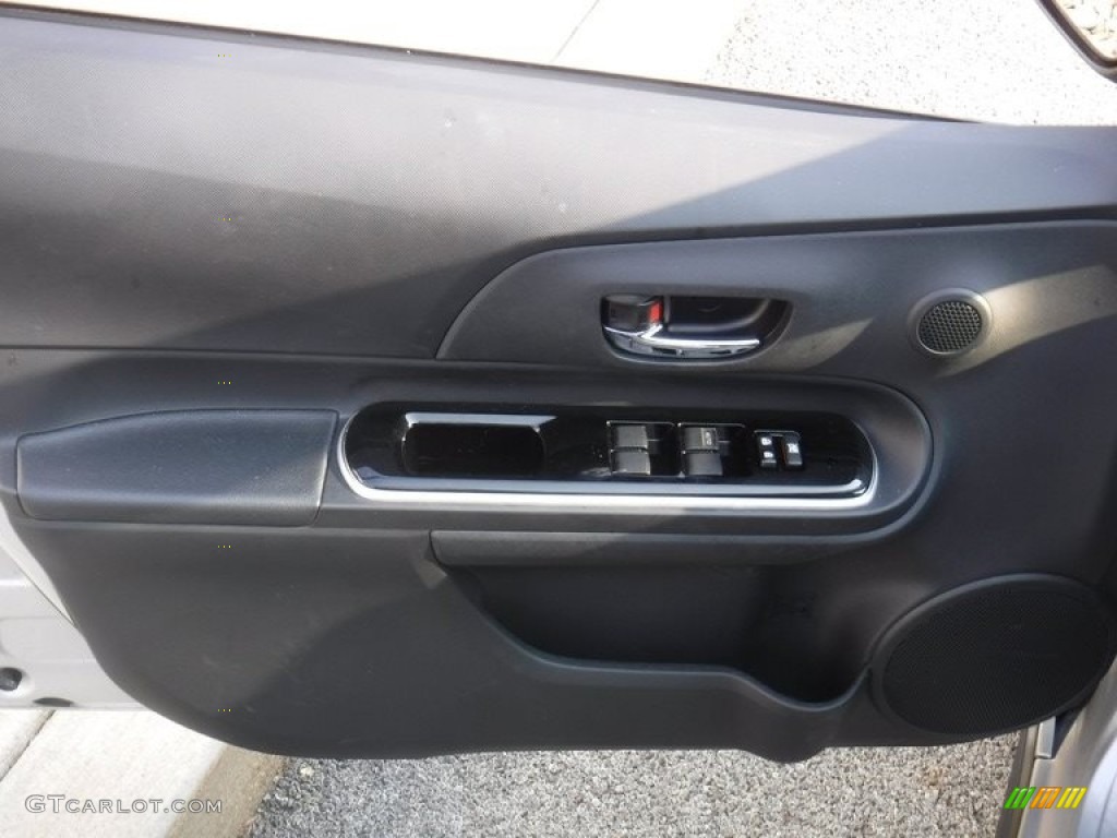 2018 Prius c Three - Classic Silver Metallic / Light Blue Gray photo #13