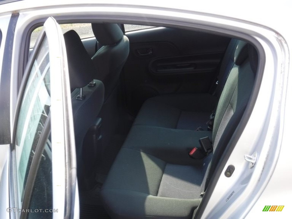 2018 Prius c Three - Classic Silver Metallic / Light Blue Gray photo #24