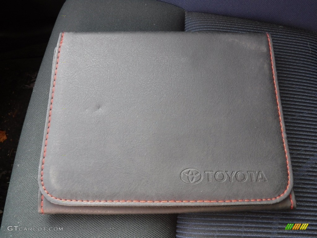 2018 Prius c Three - Classic Silver Metallic / Light Blue Gray photo #26