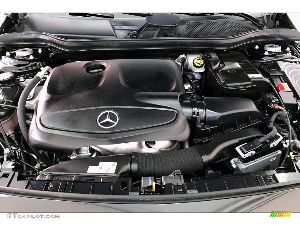 2016 Mercedes-Benz GLA 250 4Matic Engine Photos