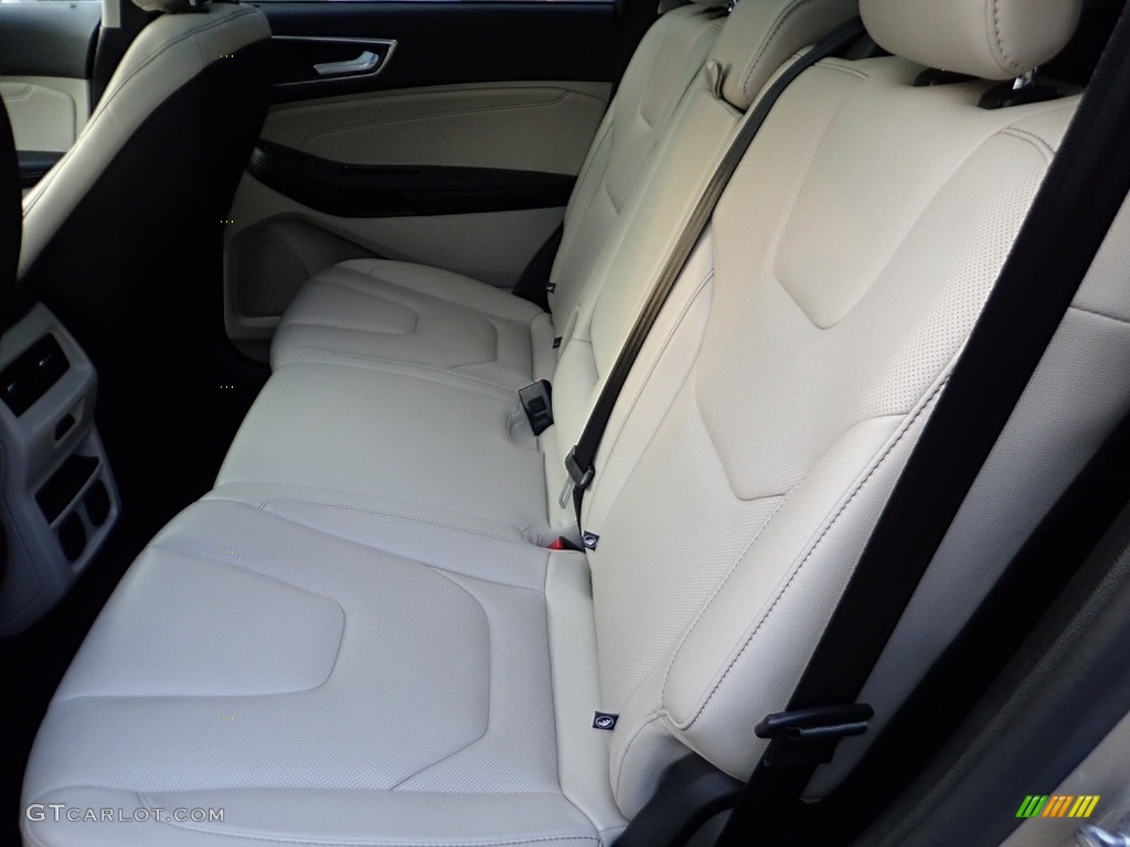 2017 Edge Titanium AWD - White Gold Metallic / Ceramic photo #16