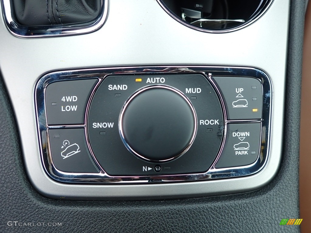 2020 Jeep Grand Cherokee Overland 4x4 Controls Photo #139359031