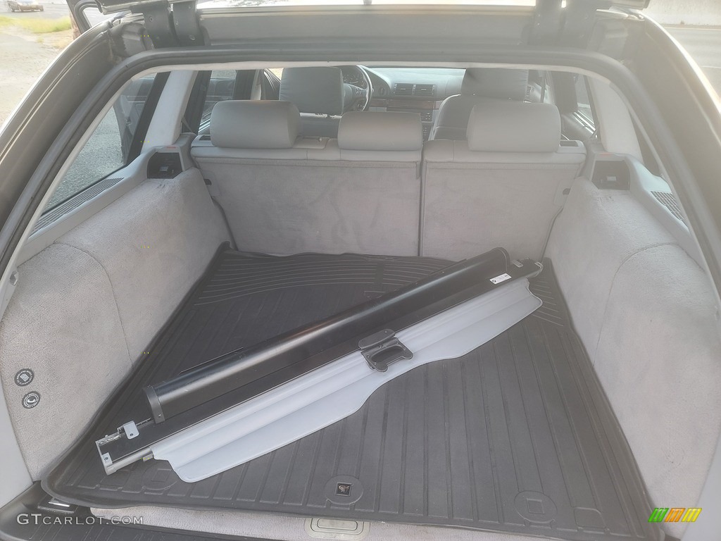 2002 BMW 5 Series 525i Wagon Trunk Photos