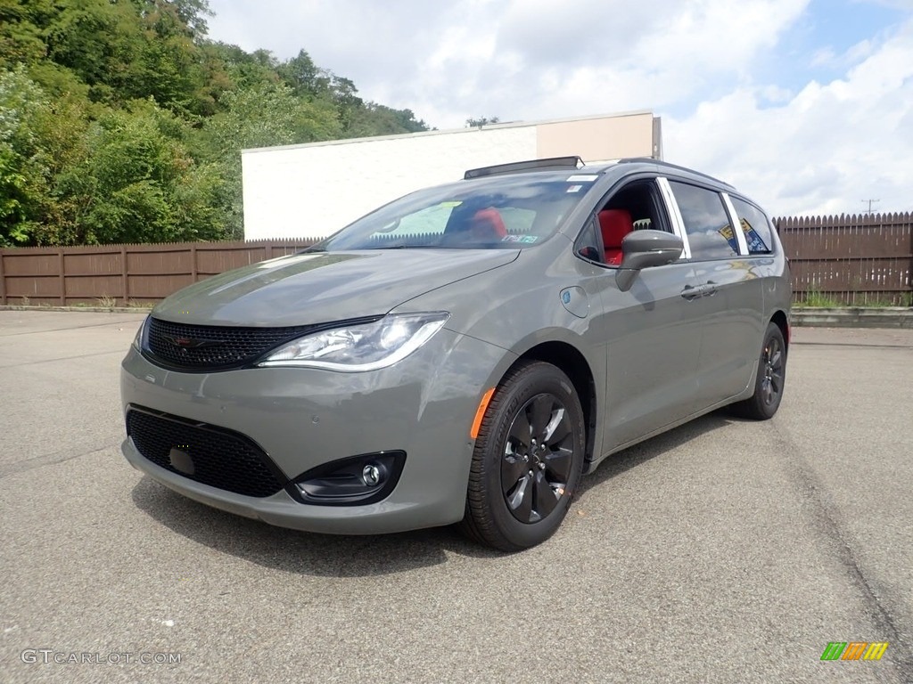 2020 Chrysler Pacifica Hybrid Limited Exterior Photos