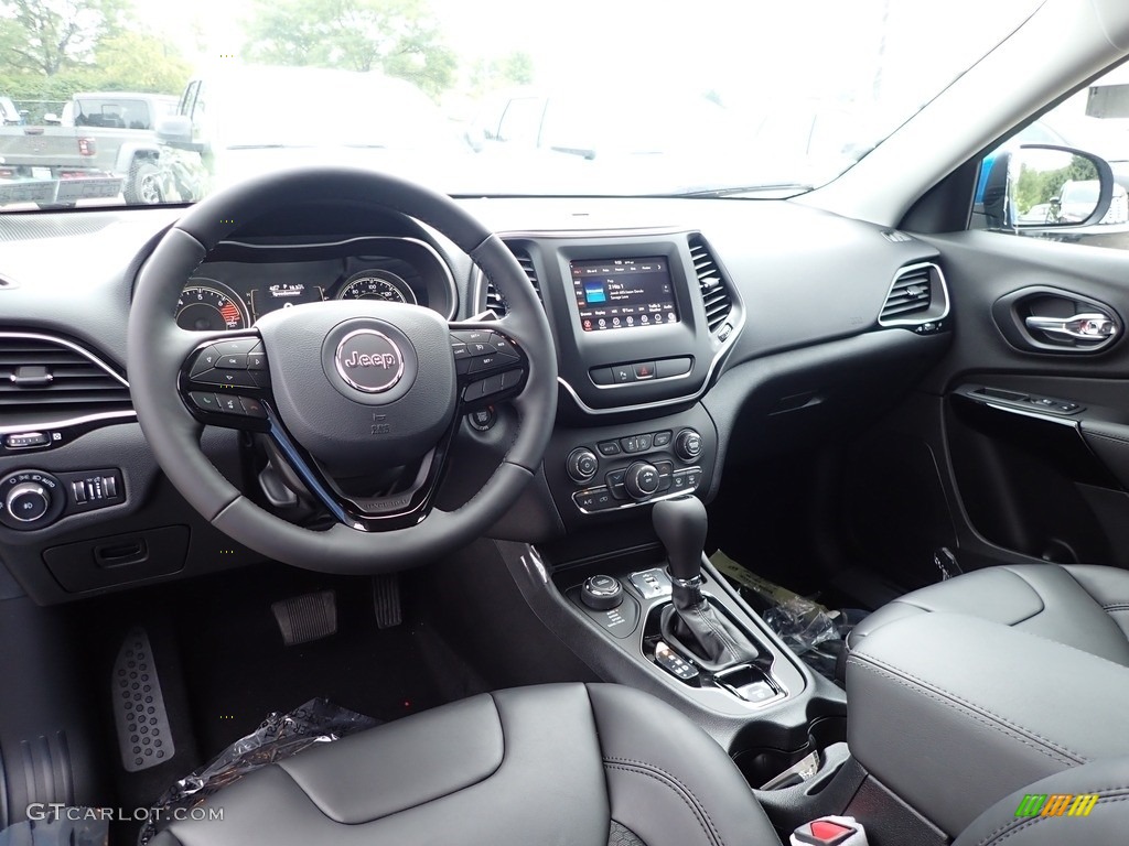 2020 Jeep Cherokee Altitude 4x4 Front Seat Photos