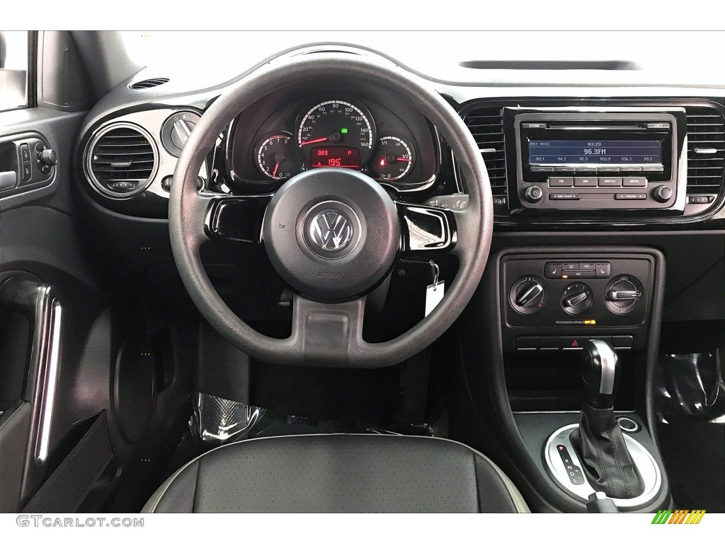 2015 Volkswagen Beetle 1.8T Classic Classic Beige/Brown Cloth Dashboard Photo #139363090