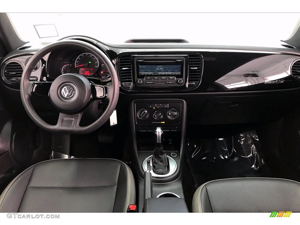 2015 Volkswagen Beetle 1.8T Classic Classic Beige/Brown Cloth Dashboard Photo #139363387