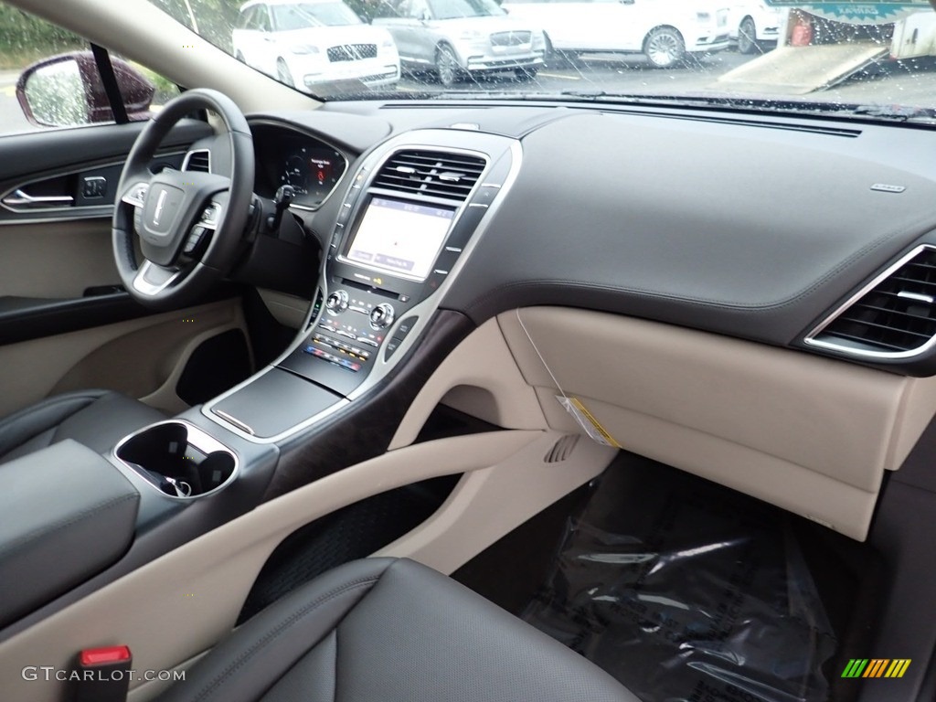 2020 Lincoln Nautilus Reserve AWD Coffee Dashboard Photo #139374902