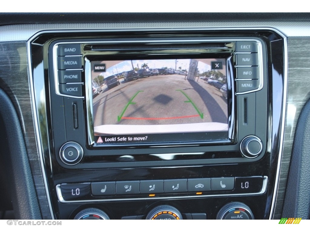 2017 Volkswagen Passat SE Sedan Controls Photo #139378736
