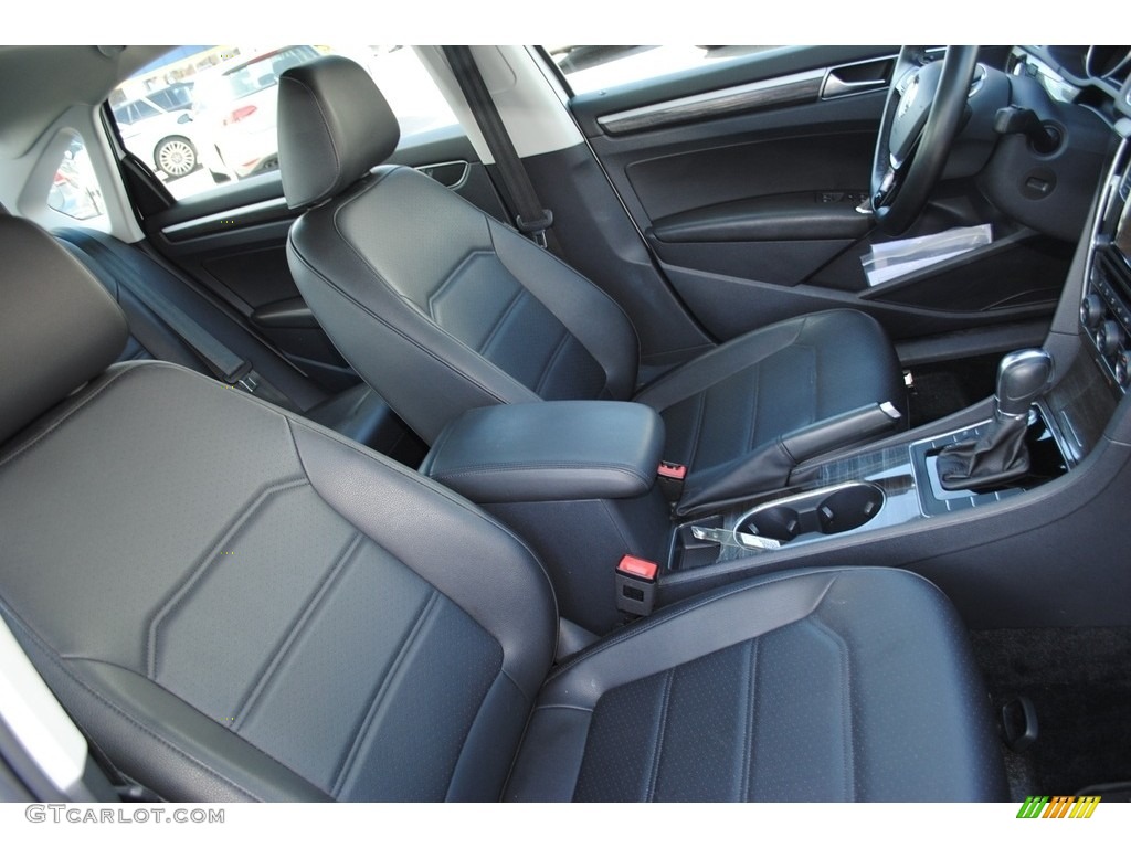 Titan Black Interior 2017 Volkswagen Passat SE Sedan Photo #139378799
