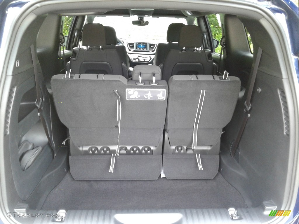 2020 Chrysler Pacifica Touring Trunk Photo #139378850