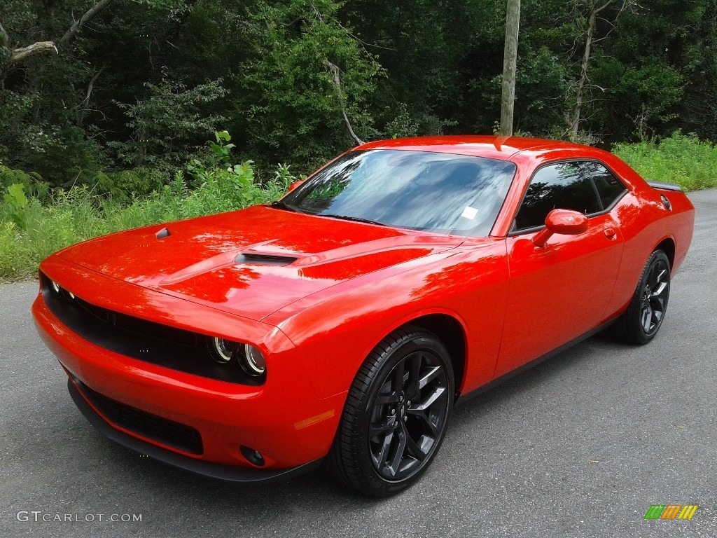 2020 Challenger SXT - TorRed / Black photo #2