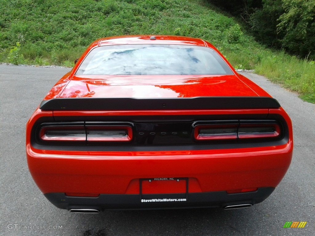 2020 Challenger SXT - TorRed / Black photo #7
