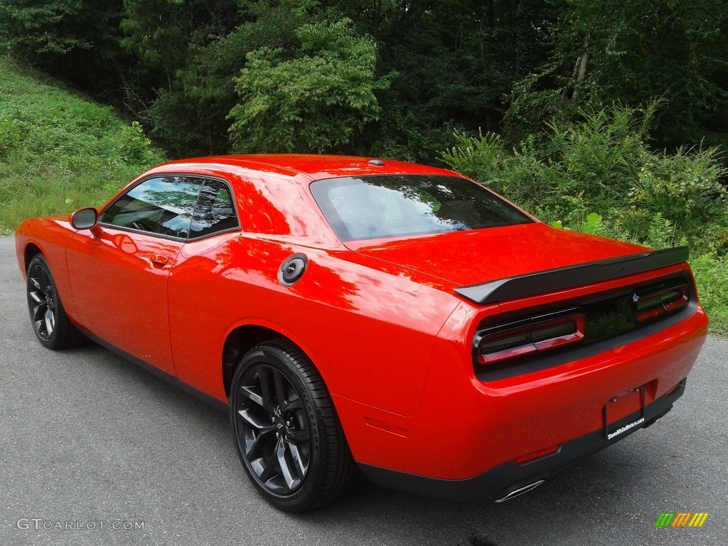 2020 Challenger SXT - TorRed / Black photo #8