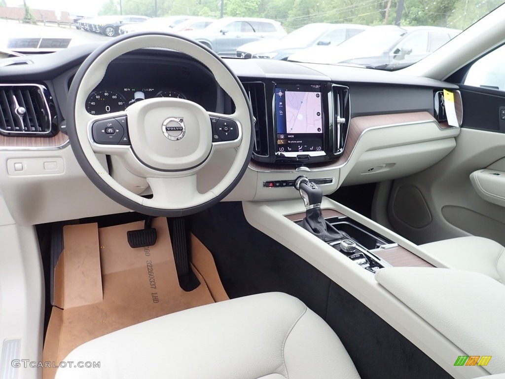 Blonde/Charcoal Interior 2021 Volvo XC60 T5 AWD Momentum Photo #139381841