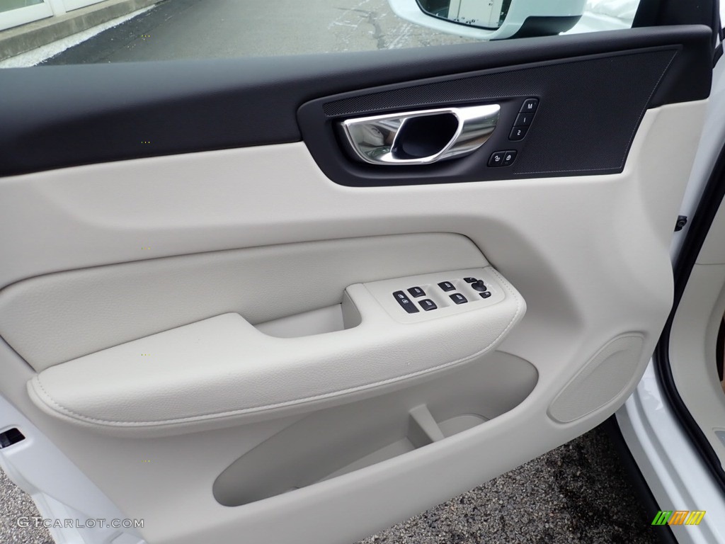 2021 Volvo XC60 T5 AWD Momentum Blonde/Charcoal Door Panel Photo #139381850