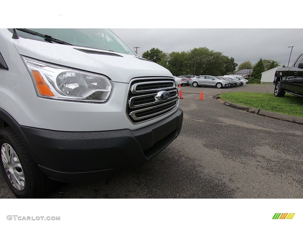 2019 Transit Van 250 LR Regular - Oxford White / Charcoal black photo #24