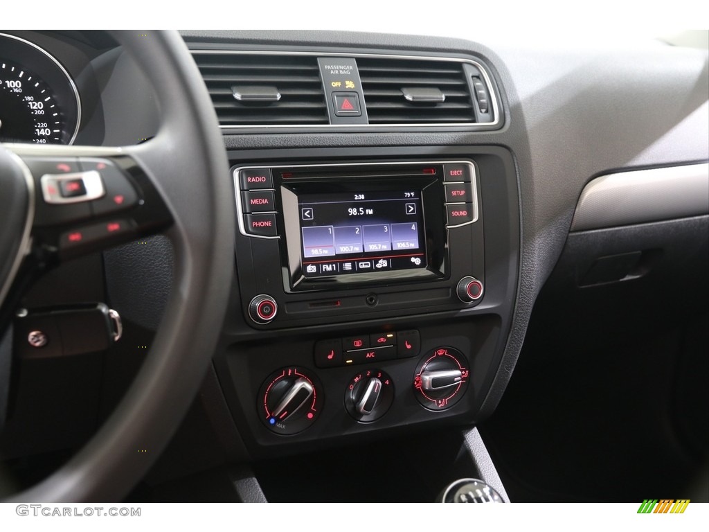 2018 Volkswagen Jetta S Controls Photo #139395021