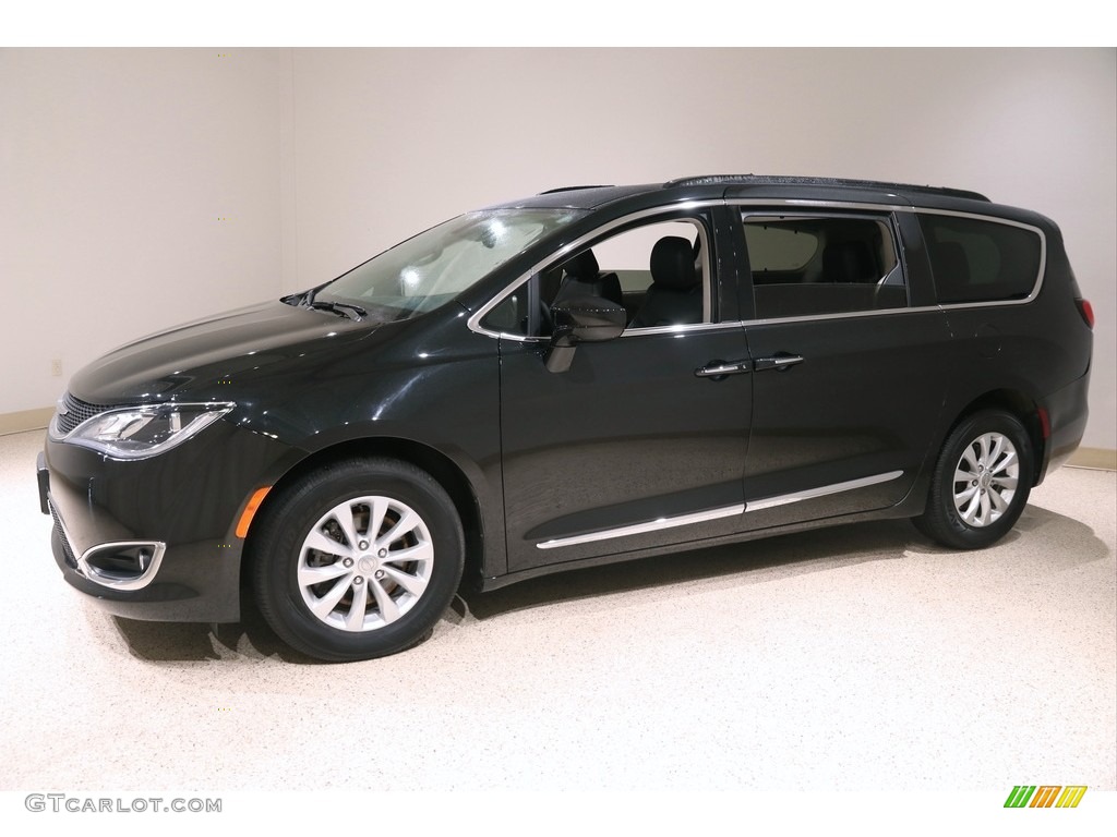 2017 Chrysler Pacifica Touring L Exterior Photos