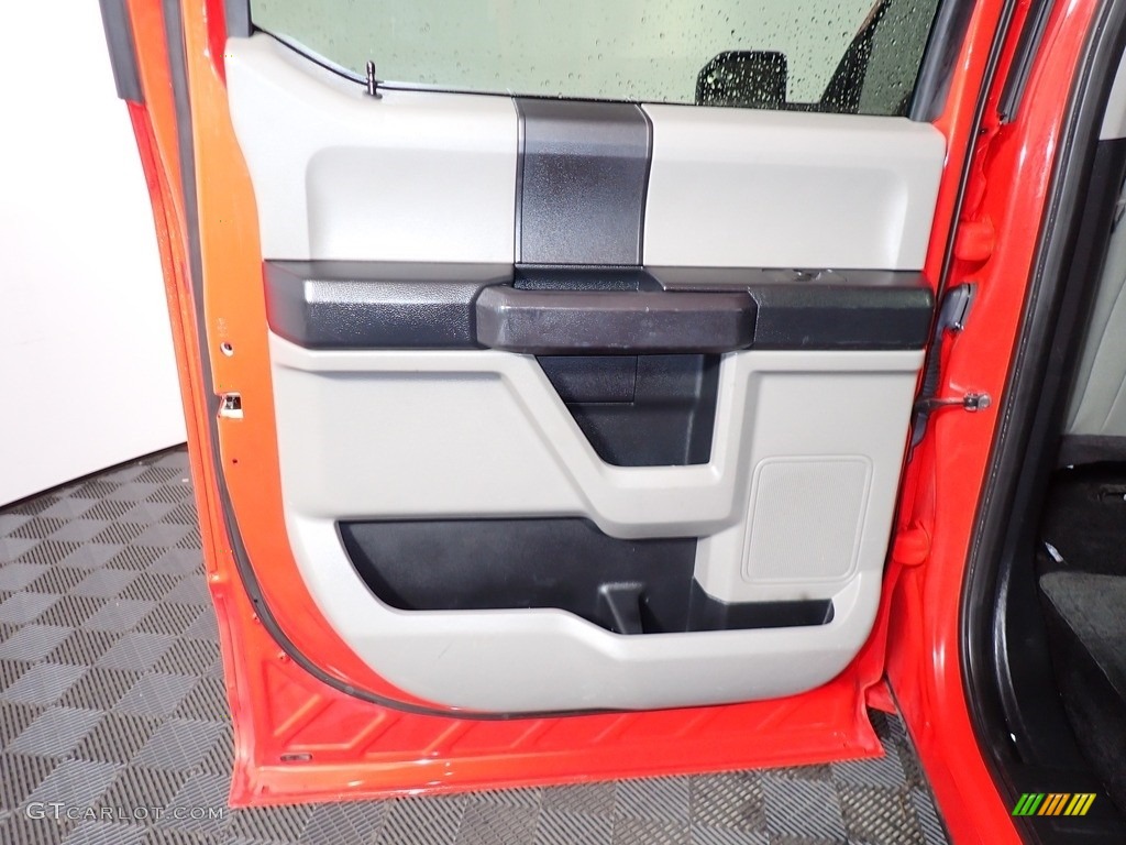 2017 Ford F150 XL SuperCrew 4x4 Earth Gray Door Panel Photo #139401330