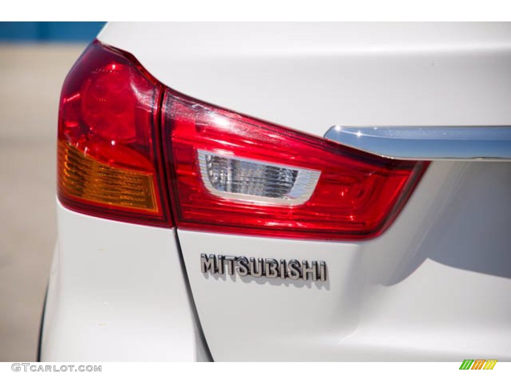 2019 Mitsubishi Outlander Sport SE Marks and Logos Photo #139401348