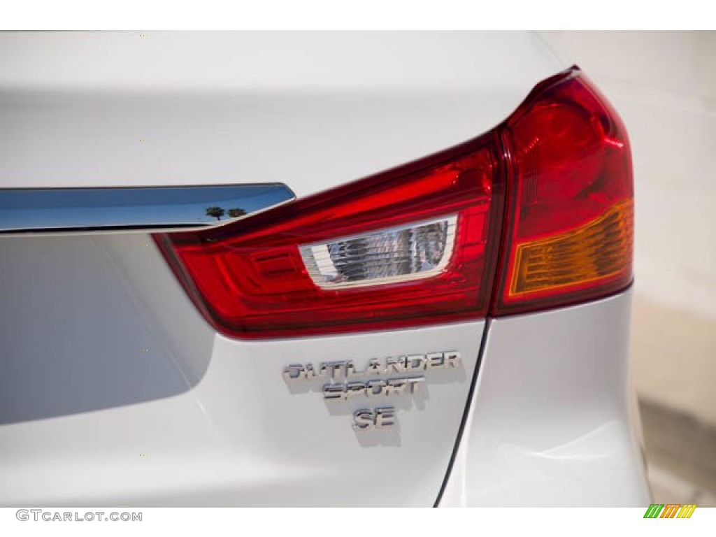 2019 Mitsubishi Outlander Sport SE Marks and Logos Photos