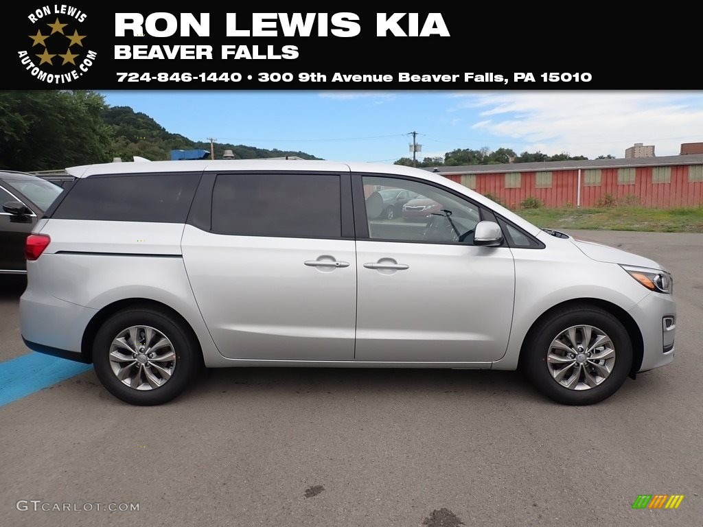 Silky Silver Kia Sedona